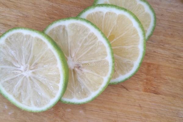 蜂蜜柠檬水的做法图解2