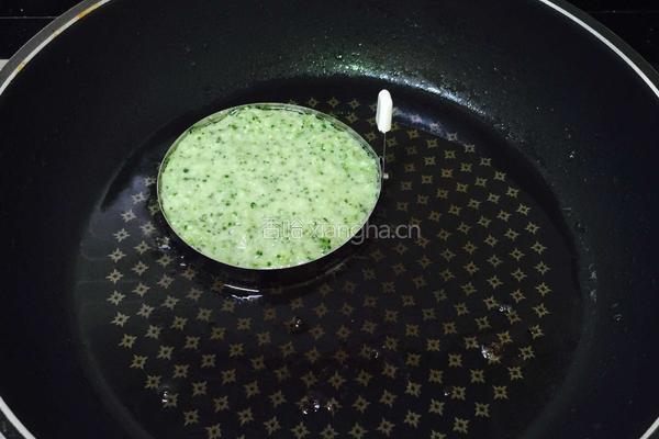 西兰花鸡蛋饼的做法图解8
