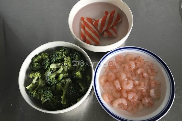 虾仁西兰花的做法图解1