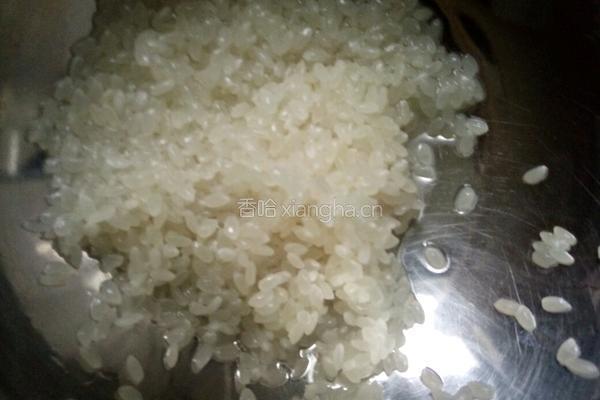 银耳雪梨红枣枸杞粥的做法图解2