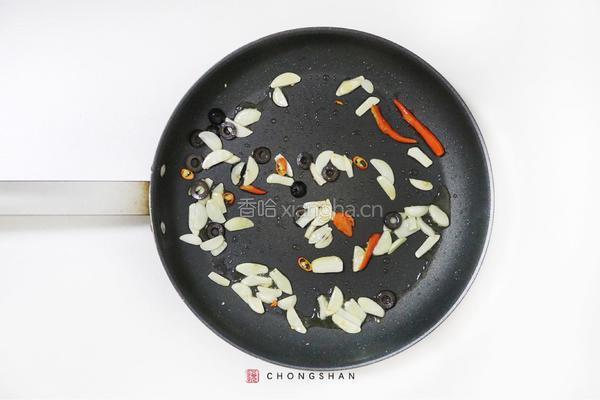 匈牙利爆炒虾仁的做法图解3