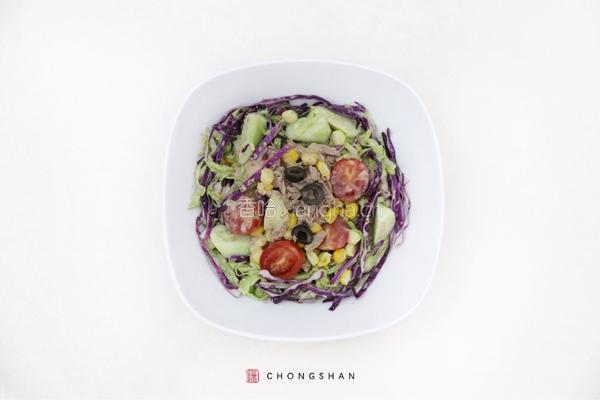 金枪鱼蔬菜沙拉的做法图解2