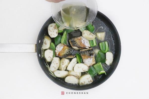 味增青花鱼饭的做法图解3