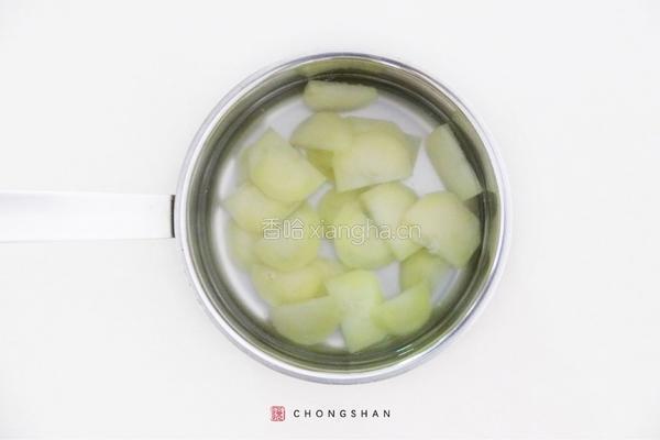 田园洋葱培根炒土豆的做法图解1