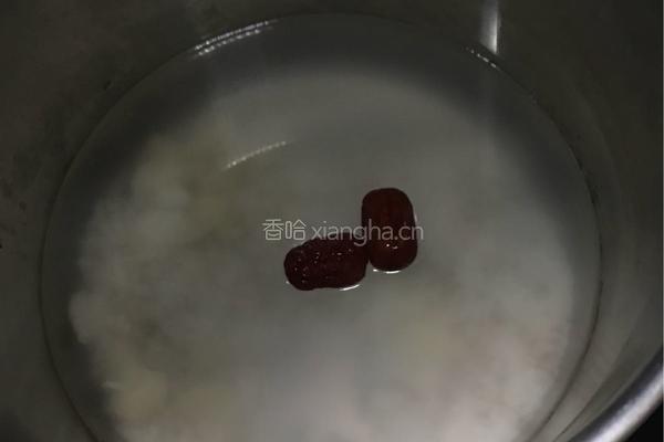 薏仁百合粥的做法图解2