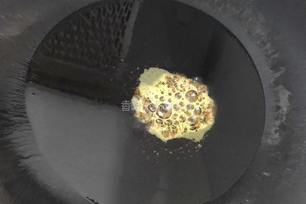 椒盐炸蘑菇的做法图解3