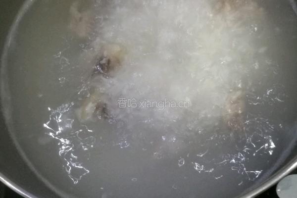 香菇瑶柱排骨粥的做法图解3