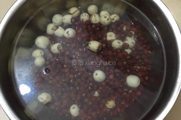 莲子红豆小米粥的做法图解2