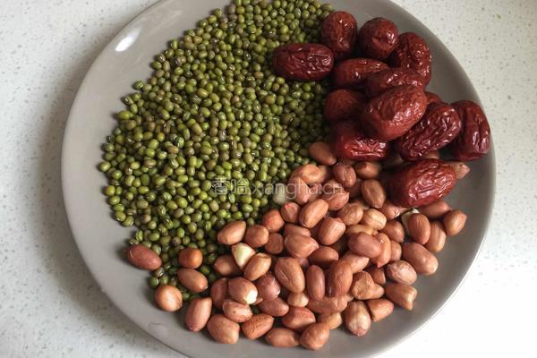绿豆花生红枣甜汤的做法图解2