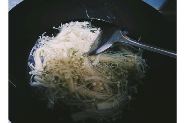 凉拌金针菇的做法图解1