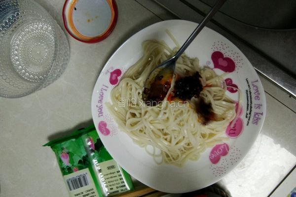 酸辣拌面的做法图解2