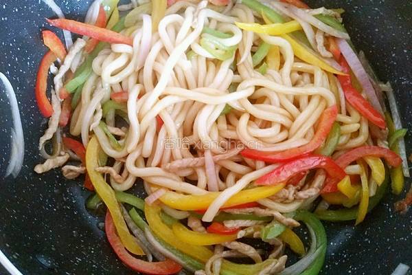 彩椒肉丝炒乌冬的做法图解12