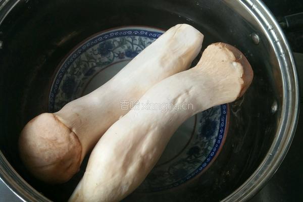 凉拌杏鲍菇的做法图解2