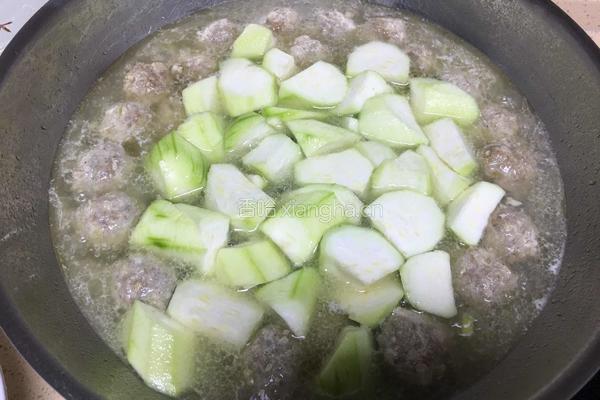 丝瓜肉丸汤的做法图解3