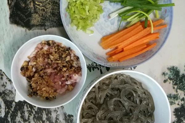 肉沫炒红薯粉条的做法图解1