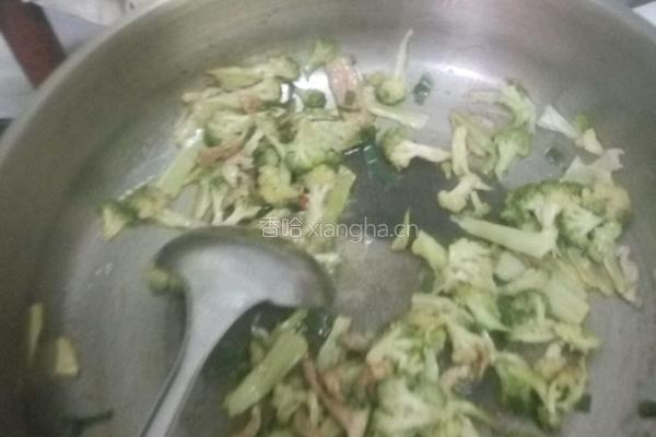 西兰花炒肉的做法图解5