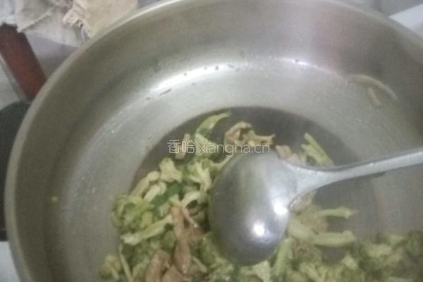 西兰花炒肉的做法图解6