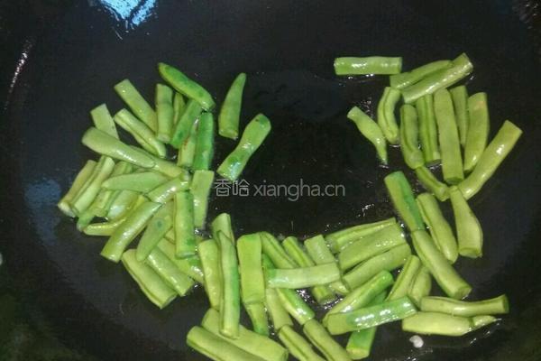 墨鱼丸炒菜的做法图解2