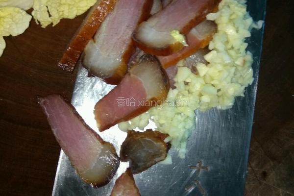 腊肉炒白菜的做法图解1