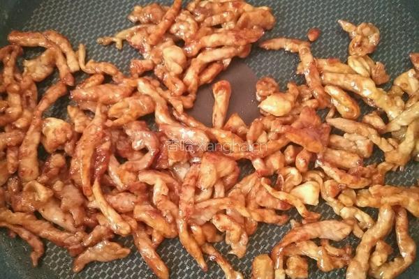 香菇蛋皮肉丝面的做法图解7