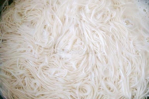 香菇蛋皮肉丝面的做法图解14