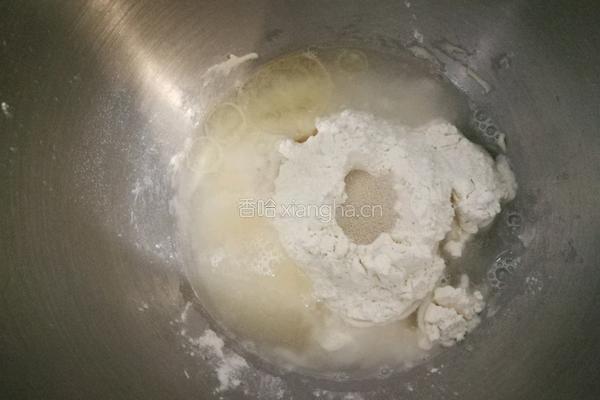 豆沙面包的做法图解1
