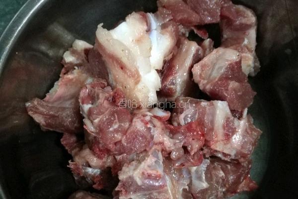 电饭煲蒸排骨饭的做法图解1