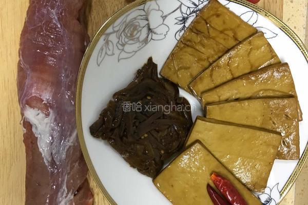 大头菜炒肉丝的做法图解1