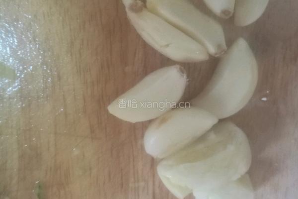 蒜泥拍黄瓜的做法图解1