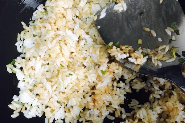 香葱鸡蛋炒饭的做法图解8