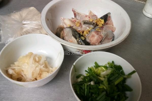 老爹鱼头汤的做法图解1