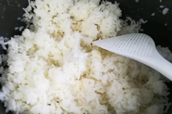 蛋炒饭的做法图解1