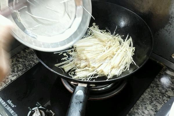 金针菇炒蛋的做法图解4