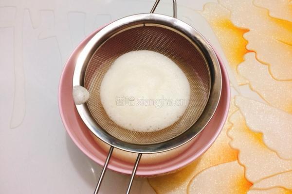 牛奶炖鸡蛋的做法图解3