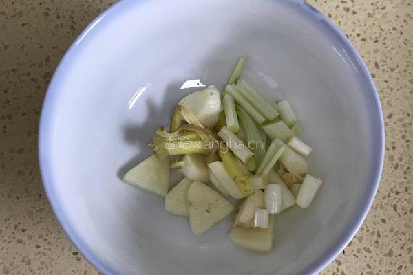 虾酱鸡蛋炒娃娃菜的做法图解2