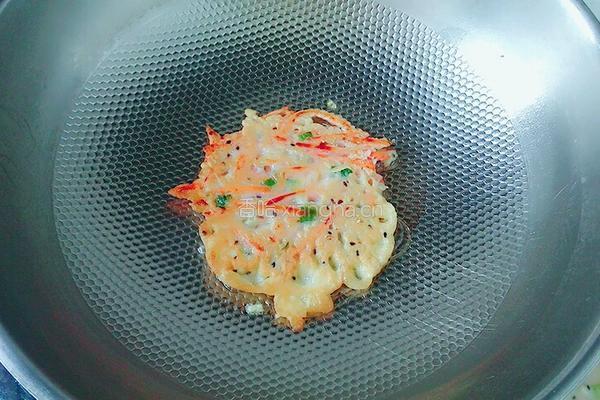 胡萝卜鸡蛋饼的做法图解3