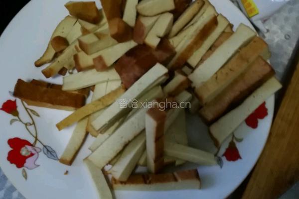 胡萝卜炒豆干的做法图解2