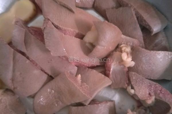 灵芝鸡骨草煲猪横脷的做法图解1
