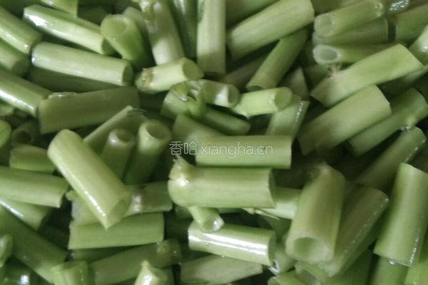 肉末炒空心菜杆的做法图解1