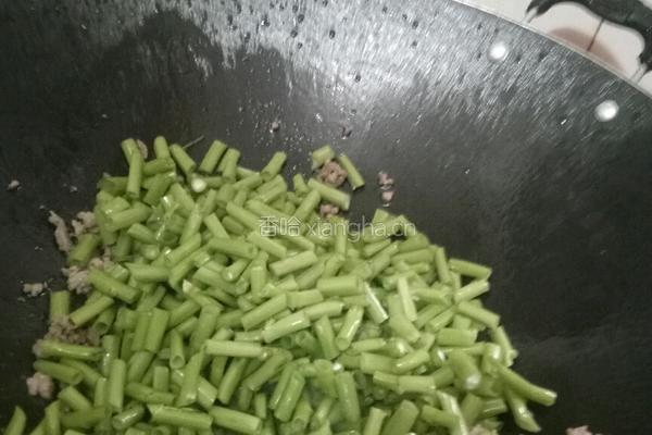 肉末炒空心菜杆的做法图解4