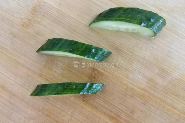 黄瓜薄卷的做法图解1