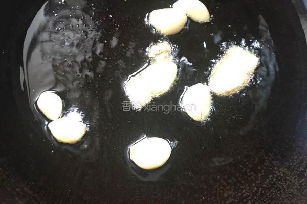 仔鸡烧毛豆米的做法图解3