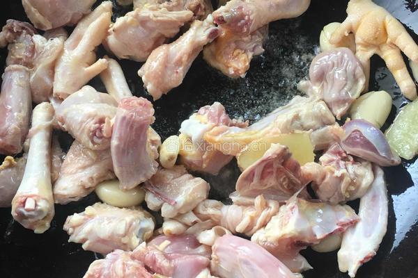 仔鸡烧毛豆米的做法图解4