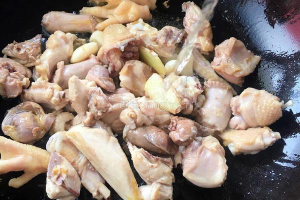 仔鸡烧毛豆米的做法图解5