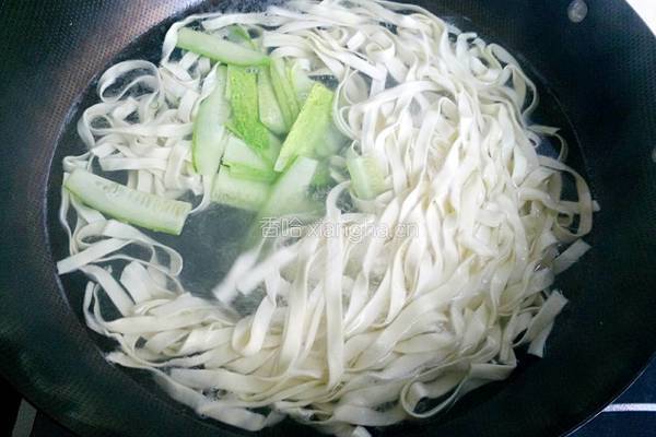 黄瓜肉酱面的做法图解7
