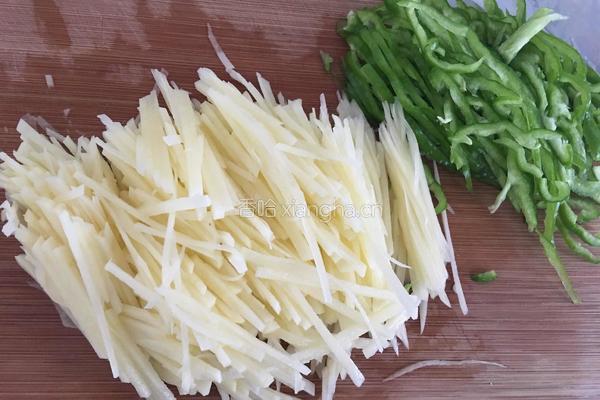 青椒土豆丝的做法图解3