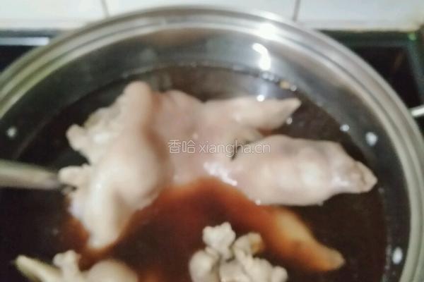 卤猪蹄的做法图解3