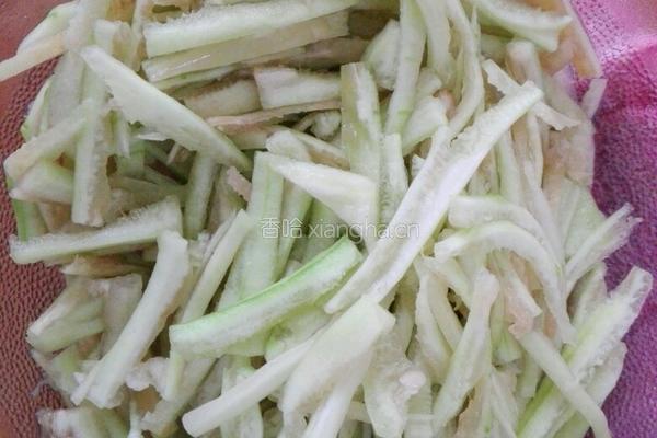 丝瓜肉末的做法图解1
