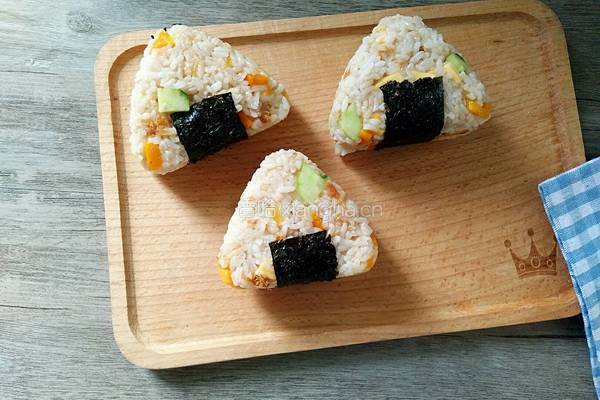 肉松三角饭团的做法图解10