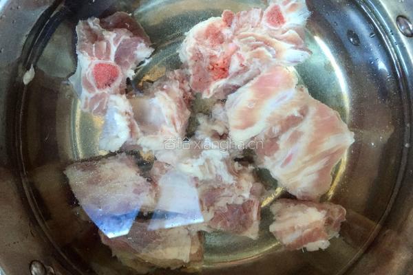 香菇炖排骨汤的做法图解3